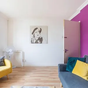 cosy-1-bedroom-flat-near-barking-town-centre.cambridgehotelsuk.com/